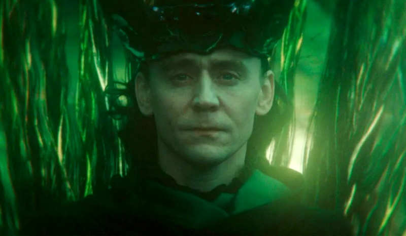  Tom Hiddleston como Dios Loki en el final de la temporada 2 de Loki.