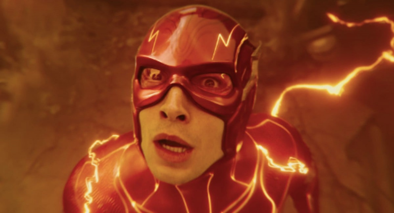   Un prim-plan al lui Erza Miller ca The Flash