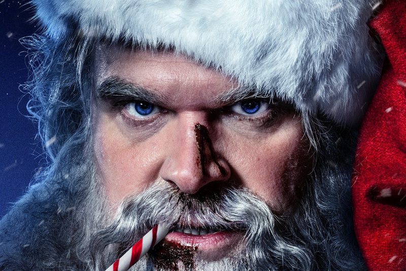  David Harbour como Santa en Noche violenta