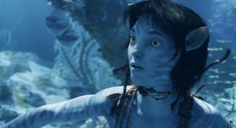 Kiri svømmer under vandet i Avatar 2.