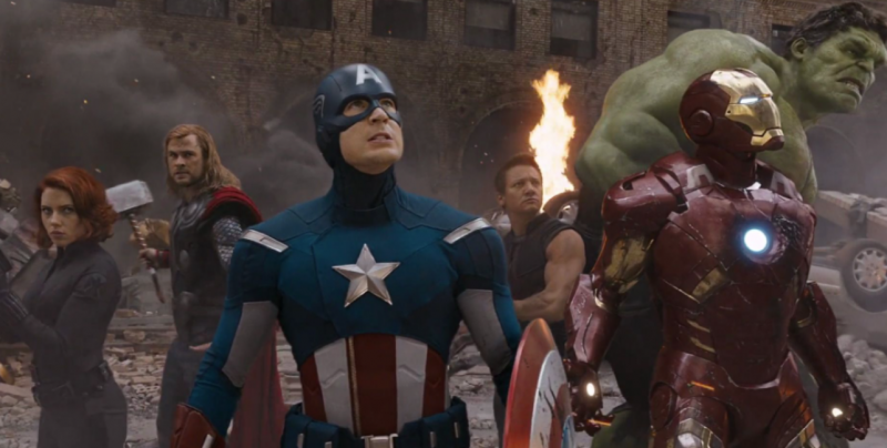   صورة جماعية لـ Avengers: Iron Man و Captain America و Hulk و Black Widow و Thor و Hawkeye