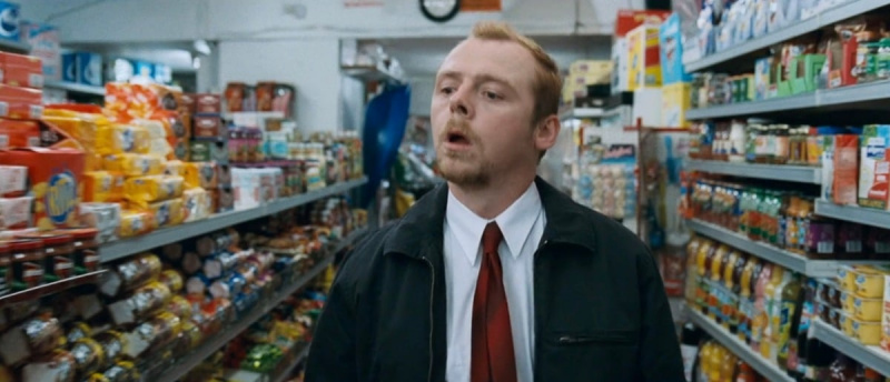  Simon Pegg caminando por una tienda en Shaun of the Dead