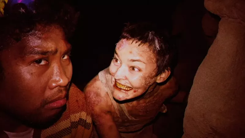 Revisió 'V/H/S/99': l'horror de metratge trobat en el seu millor moment