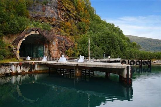 Necessiteu un lloc per aparcar el vostre submarí? Compreu aquesta base subterrània noruega per només 17,3 milions de dòlars