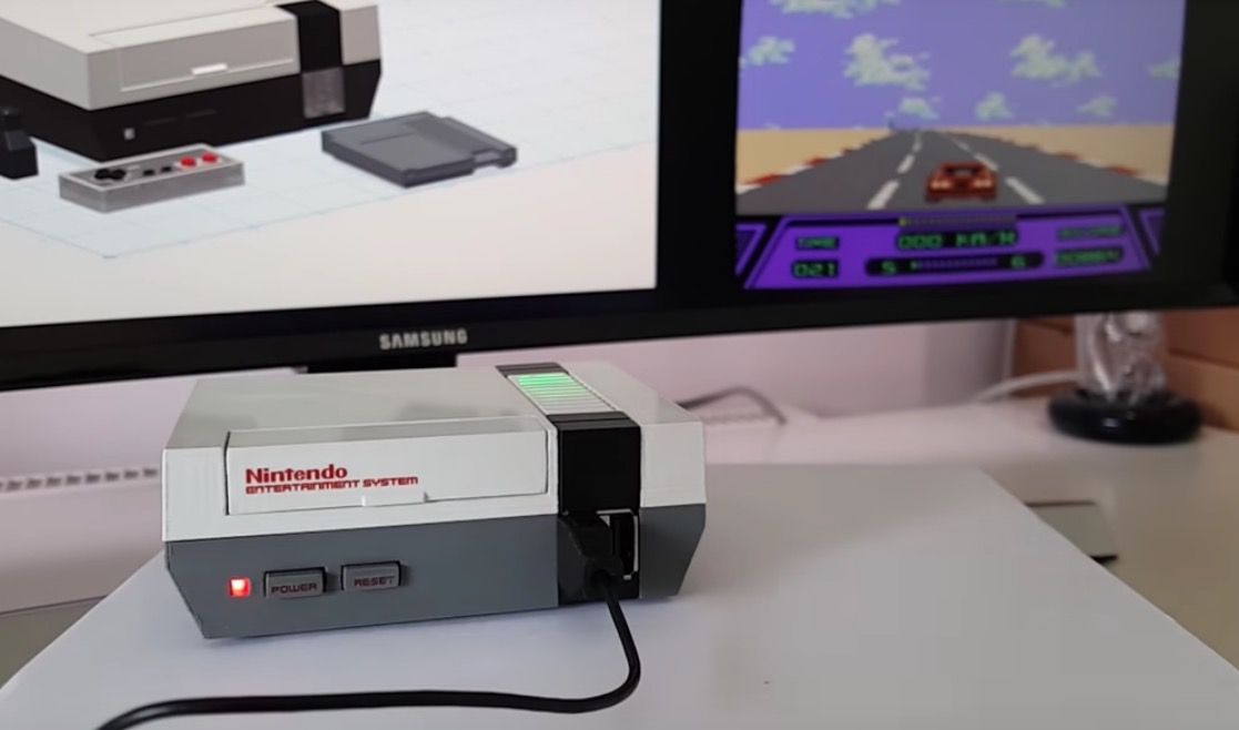 Fan fa que Tiny NES sigui capaç de jugar a qualsevol joc amb els seus propis mini cartutxos