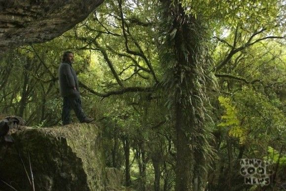 Nuevas imágenes del set de El Hobbit incluyen un enano, un esqueleto y una exuberante Tierra Media