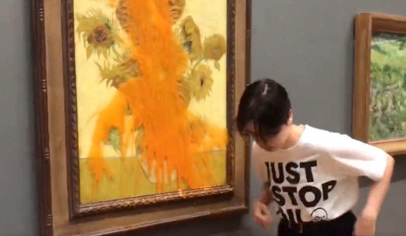 Hvorfor miljøaktivister kastet tomatsuppe over Vincent van Goghs solsikkemaleri, forklart