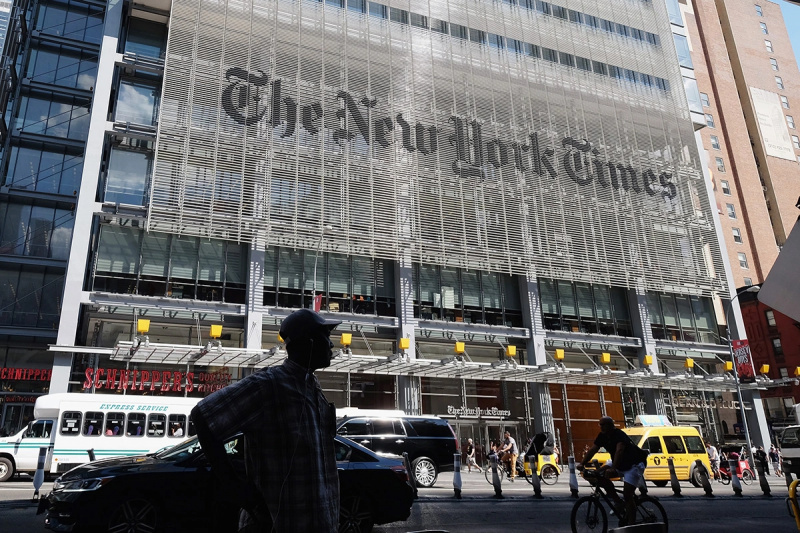 NYT-Redakteur erklärt, warum sie eine Pro-Trans-Schlagzeile geändert haben, um die Unterstützung des Autors für Trans-Menschen zu verbergen