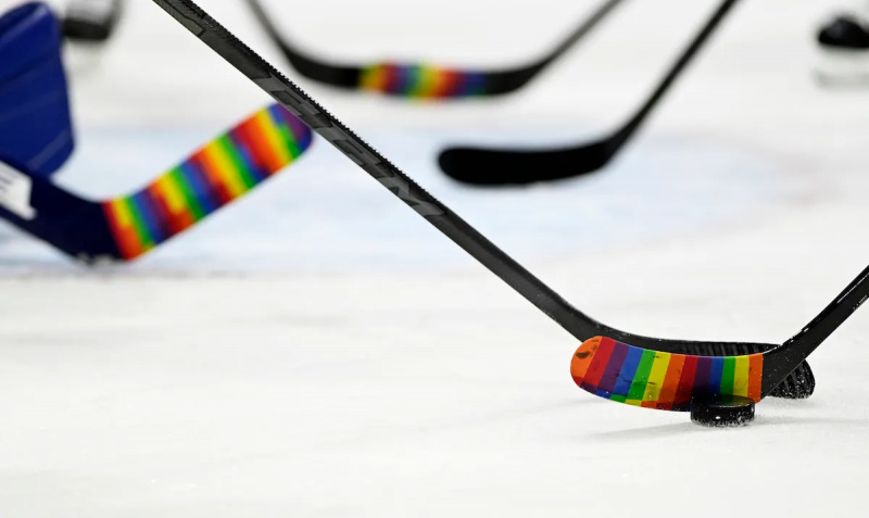 NHL kontynuuje jednostronną walkę z flagą Pride