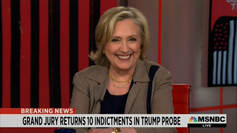   Hillary Clinton souriante sur MSNBC
