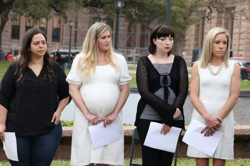Tí, ktorí prežili texaský zákaz potratov, boli na súde nútení znovu prežiť traumu až do sĺz a zvracania