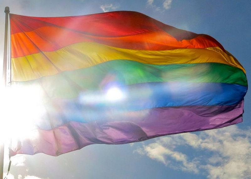 LGBTQ సెన్సార్‌షిప్ గురించి ప్లే రద్దు చేసినందుకు ఫ్లోరిడా హై స్కూల్ మంటల్లో ఉంది