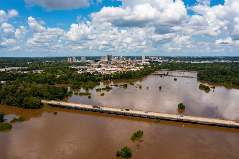  Jackson, MS Horizonte con la inundación del río Pearl en primer plano en agosto de 2022. Imagen: CRobertson/ Getty Images.