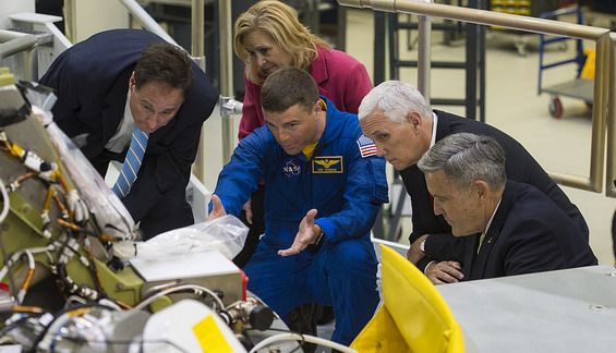 Mike Pence, NASA-ya toxunmayın işarəsinə məhəl qoymadan Trump Administrasiyasının ən yeni üzvünə çevrildi