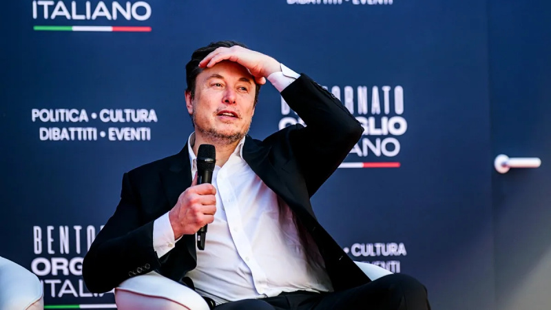   Elon Musk spricht auf dem politischen Kongress in Atreju