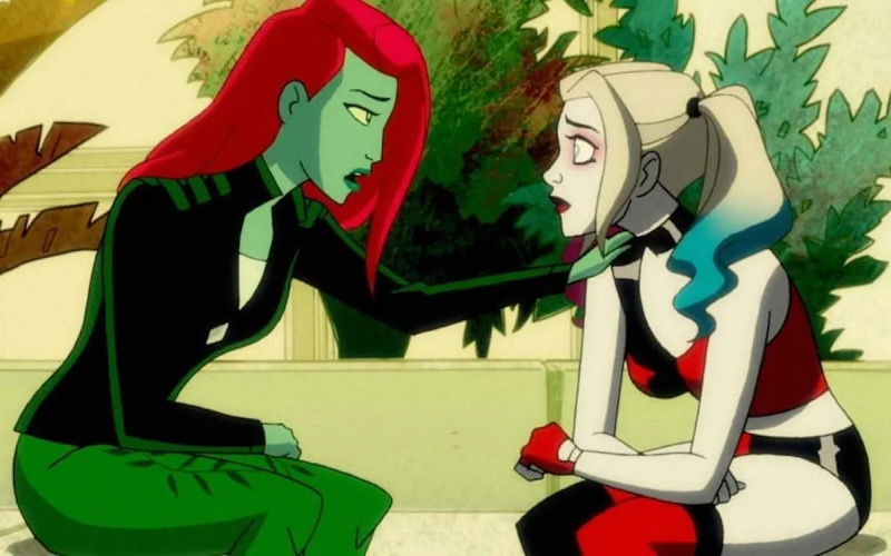  Harley Quinn ve Poison Ivy samimi bir konuşma yapıyor.