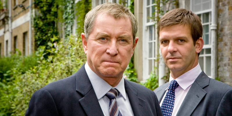   John Nettles kot Tom Barnaby in Jason Hughes kot Ben Jones v Midsomer Murders