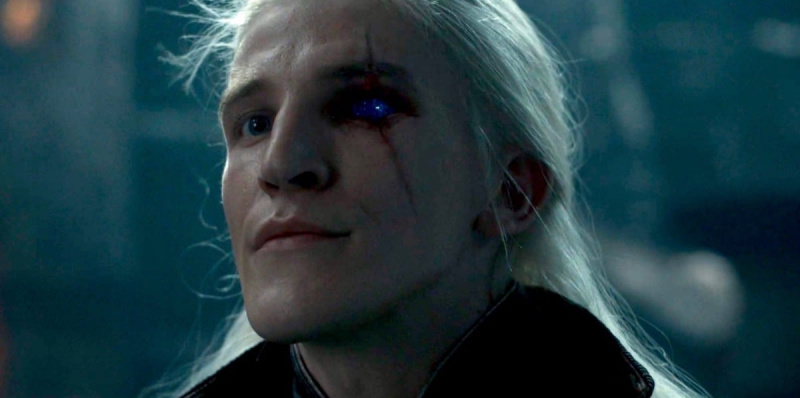   Aemond Targaryen (Ewan Mitchell) odhaluje šokující safír tam, kde kdysi bylo jeho oko'House of the Dragon'