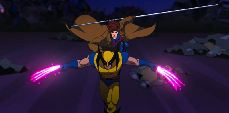  Gambit jezdi na Wolverinu's back, charging his claws with electricity.