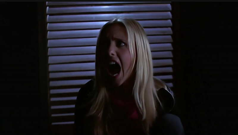   Buffy țipând să scape de domnul din episodul Buffy: Taci