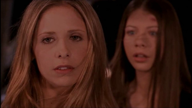   Buffy și zorii pe turnul improvizat din Buffy sezonul 5
