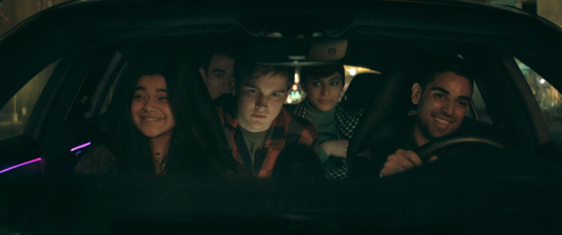   Камала, Бруно, Накиа и Камран у Камрану's car in Ms. Marvel.
