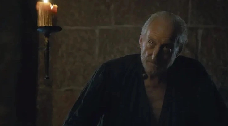   Tywin Lannister ist nur Sekunden davon entfernt, von seinem Sohn Tyrion in Staffel 4 von Game of Thrones erschossen zu werden